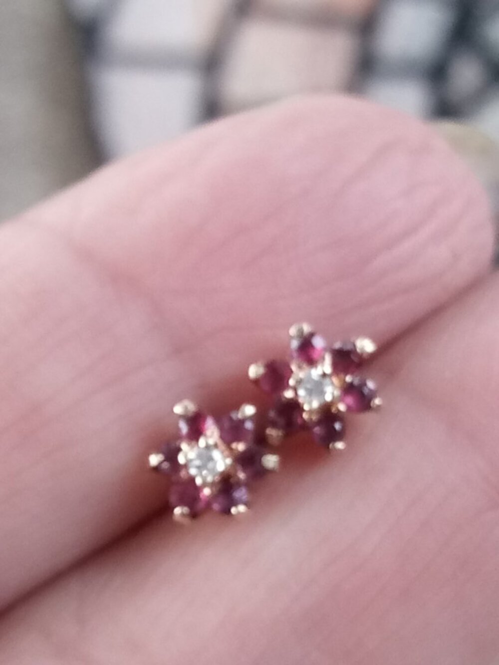 14k solid gold Vintage stud earrings reddish stone Garnet? Ruby